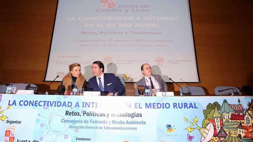 Suárez-Quiñones inaugura la jornada &quot;La conectividad a Internet en el medio rural&quot; en Valladolid.