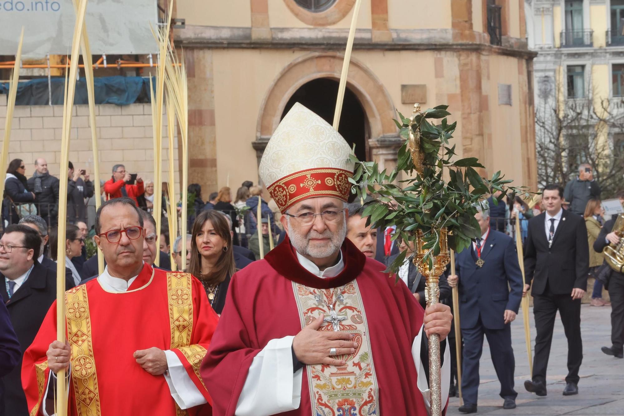 Procesión y bendición de las palmas en la Catedral.