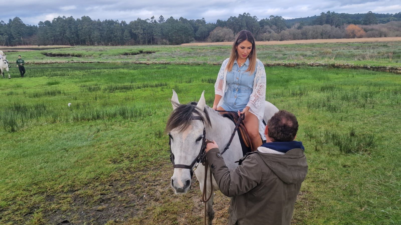 La actriz y presentadora Beatriz Serén durante el rodaje de "Junto a ti", el videoclip del último trabajo de Roi Casal, dirigido por Virvi Fraga.