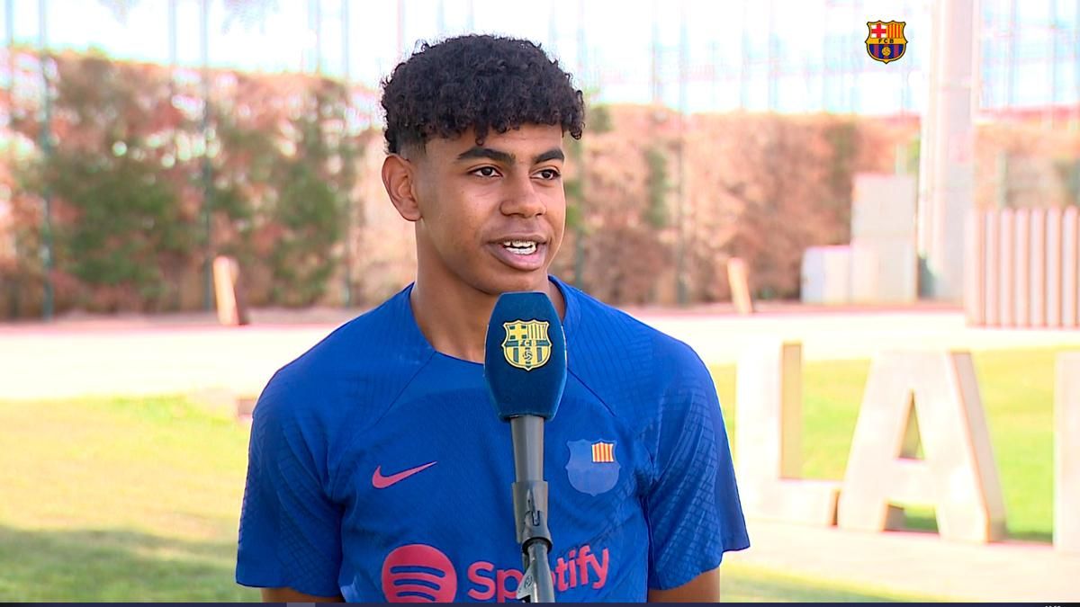 Lamine Yamal se queda junto a Xavi