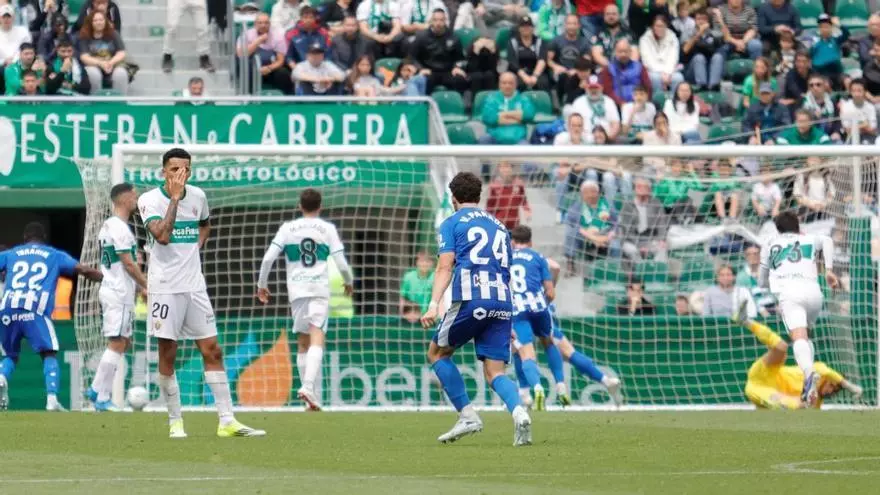 El Alavés mordió primero en el Martínez Valero