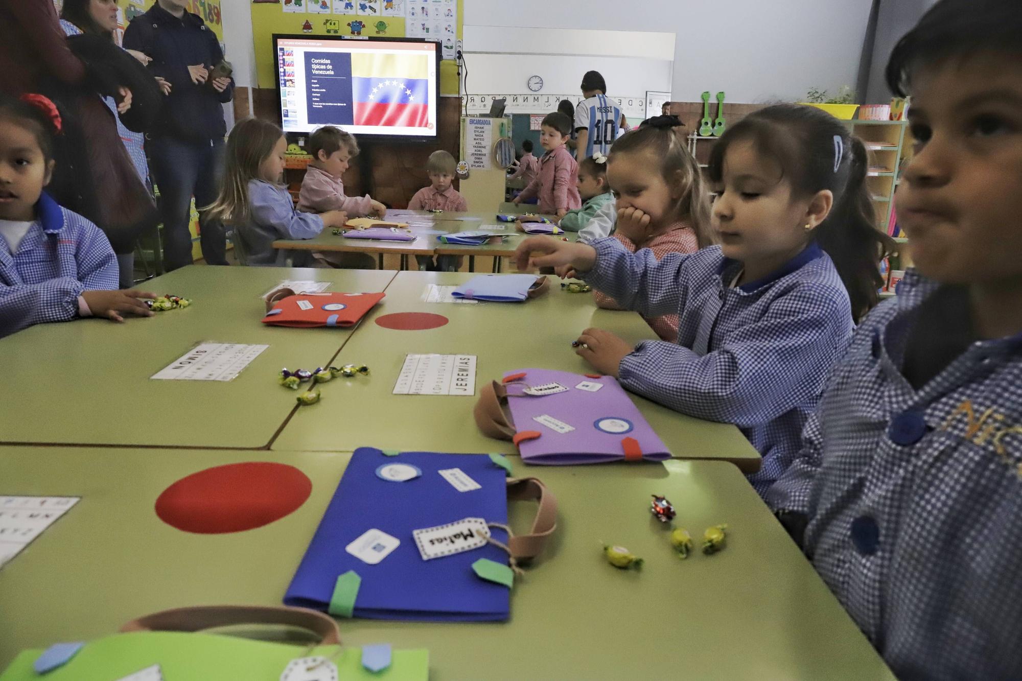 Así fue la primera Feria de Turismo internacional en el Colegio San Pedro de los Arcos.