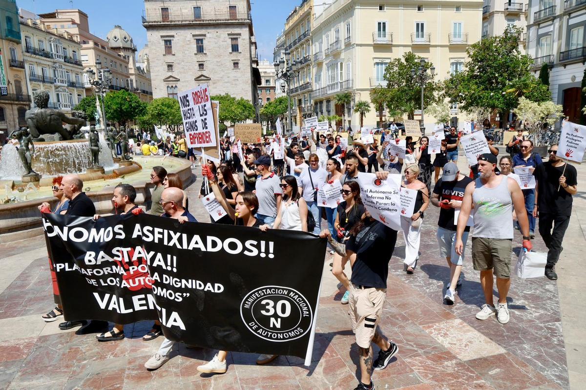 Los autónomos valencianos toman el centro de València para reclamar una legislación propia Los autónomos valencianos toman el centro de València para reclamar una legislación propia