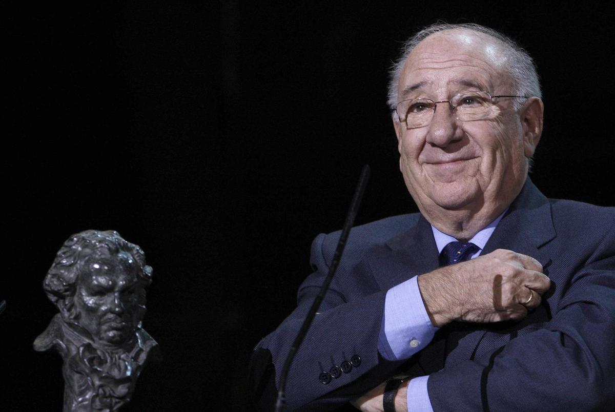 Alfredo Landa, con el Goya de Honor que recibió en 2008.