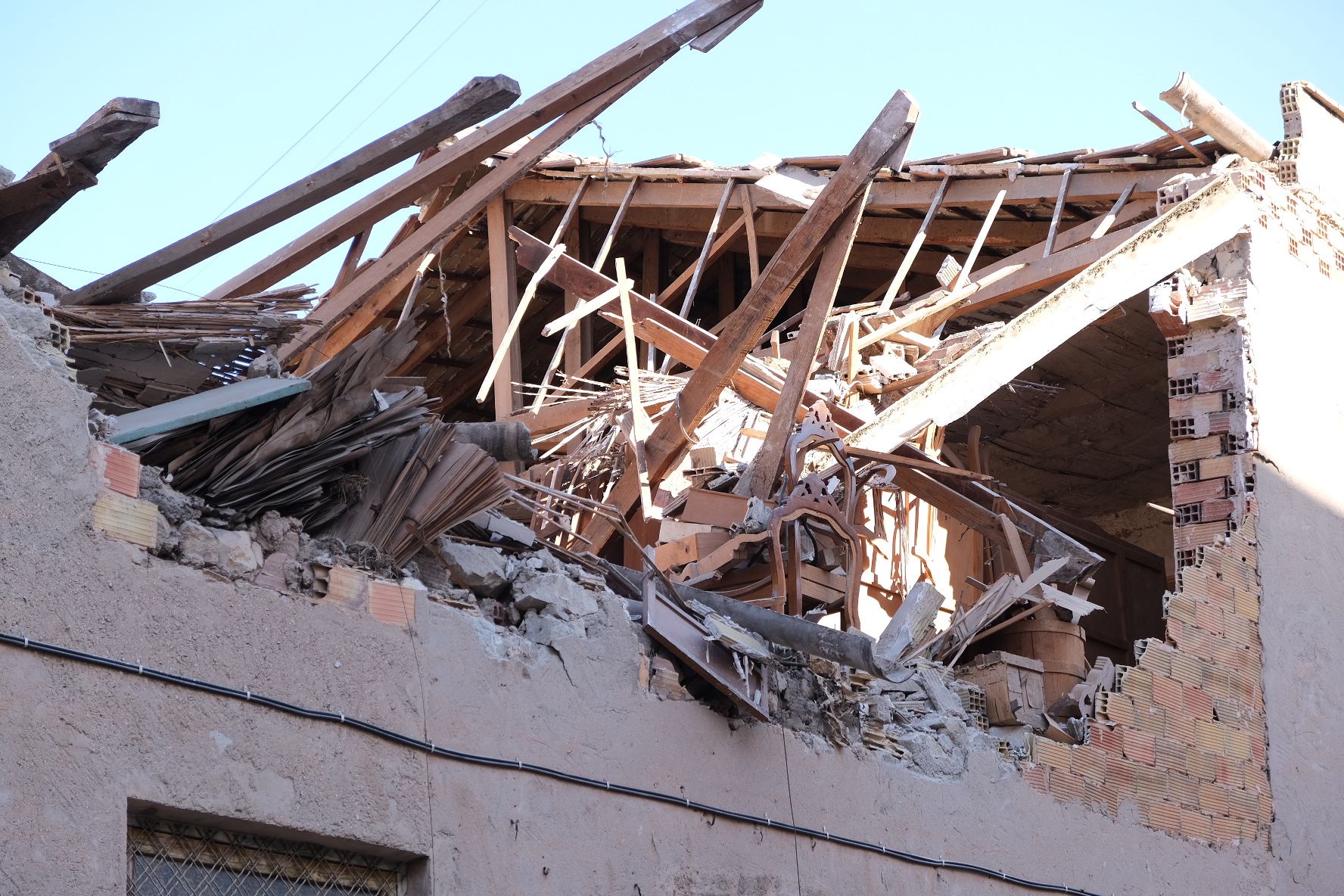 Galería derrumbe de la fachada de una vivienda calle Miguel Hernández Aspe