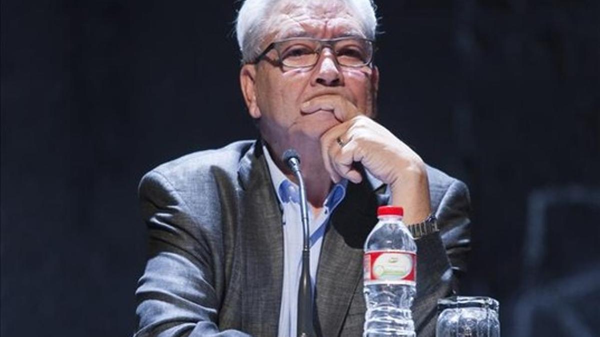 Daniel Martínez, en una rueda de prensa en el Teatro Romea.