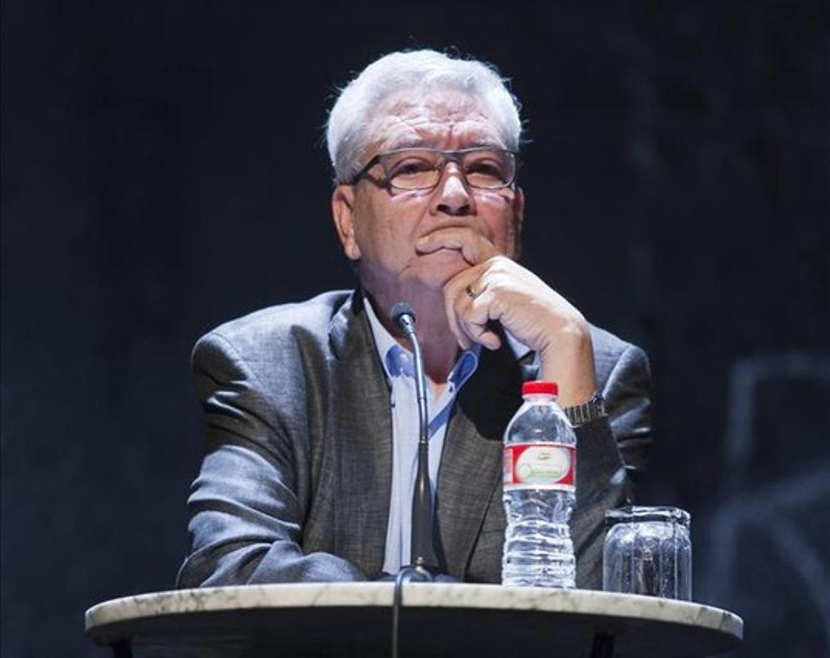 Daniel Martínez, en una roda de premsa al Teatre Romea.