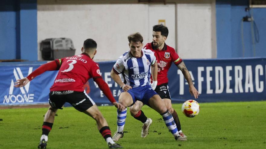Así fue (en imágenes) la derrota del Real Avilés ante el Mérida