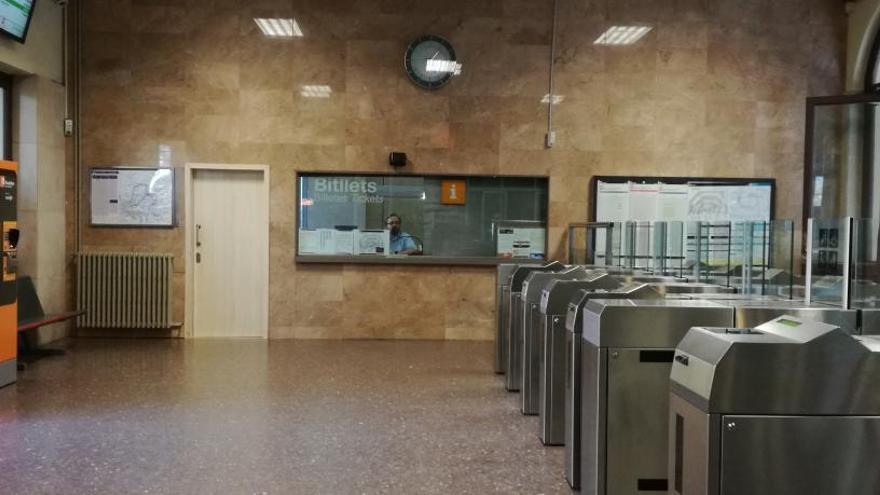 Vestíbul de l&#039;estació Nord de la Renfe a Manresa.