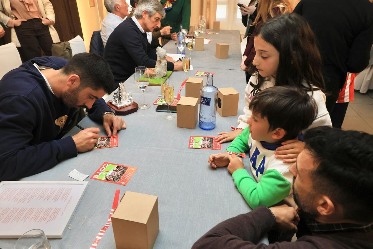 La Peñona Mattuso-Sevares celebra su XVIII aniversario con homenaje a Cote e Iñaki Tejada