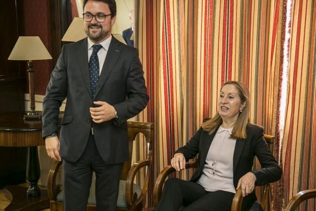 08/02/2017 POLÍTICA PARTIDO POPULAR   visita de la presidenta del congreso Ana Pastor junto al presidente  del pp de tenerife  Asier Antona y el alcalde de los realejos Manuel Domínguez González  celebrando la rueda de prensa en el casino de tenerife