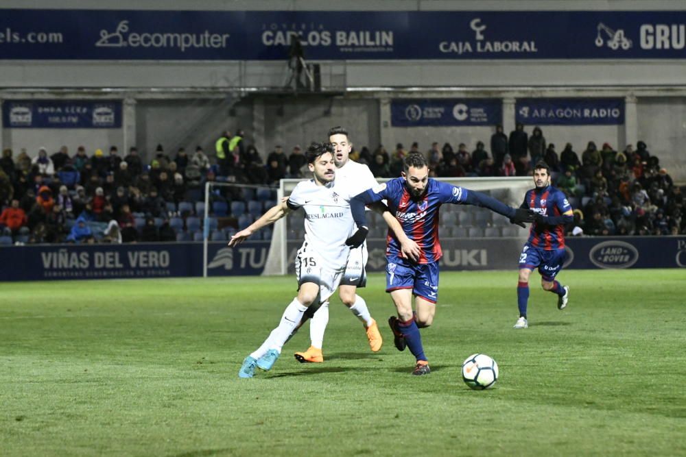 El partido entre el Huesca y el Sporting, en imágenes