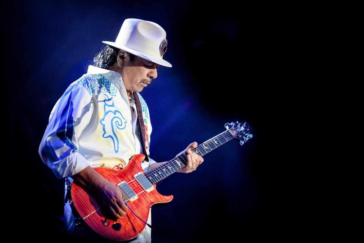 Carlos Santana vuelve a España