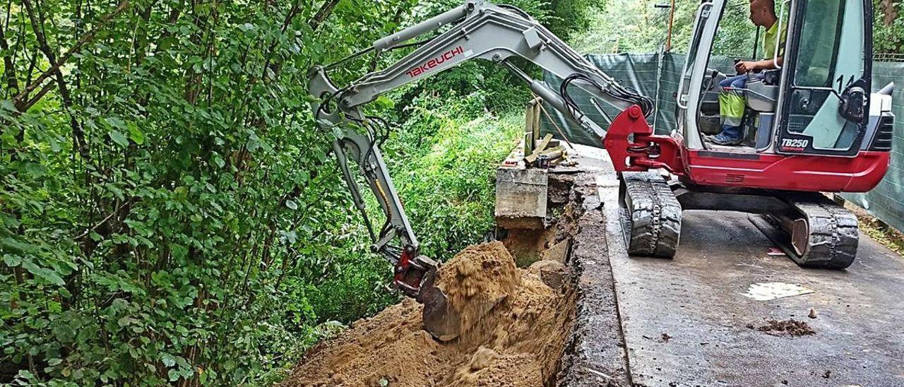 Reparación de uno de los tramos de la senda verde a Fuso de la Reina.