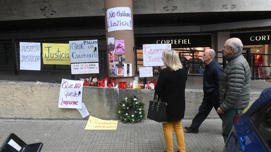 Altar improvisado por el joven apuñalado en A Coruña