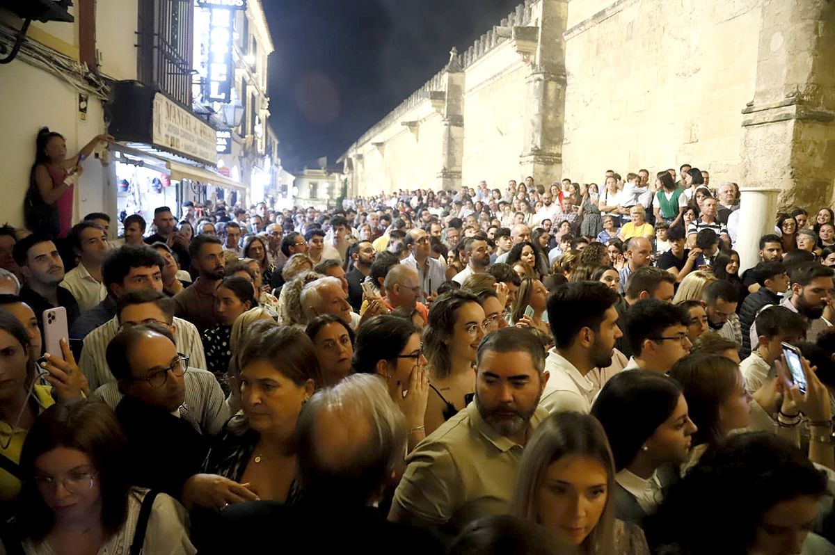 Triunfal regreso de la Paz y Esperanza a Capuchinos