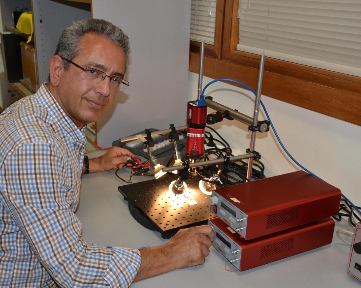 El investigador Gustavo Marrero en el laboratorio del IUMA.