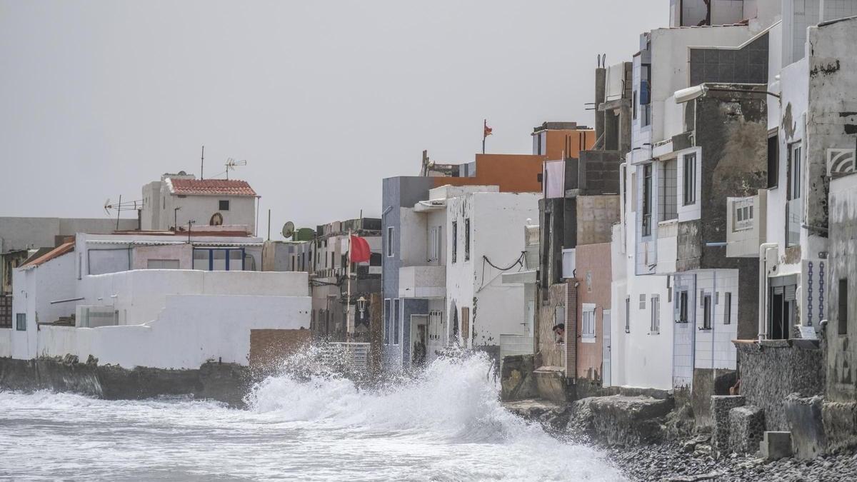 Un temporal afecta al enclave costero de Ojos de Garza, en Telde.