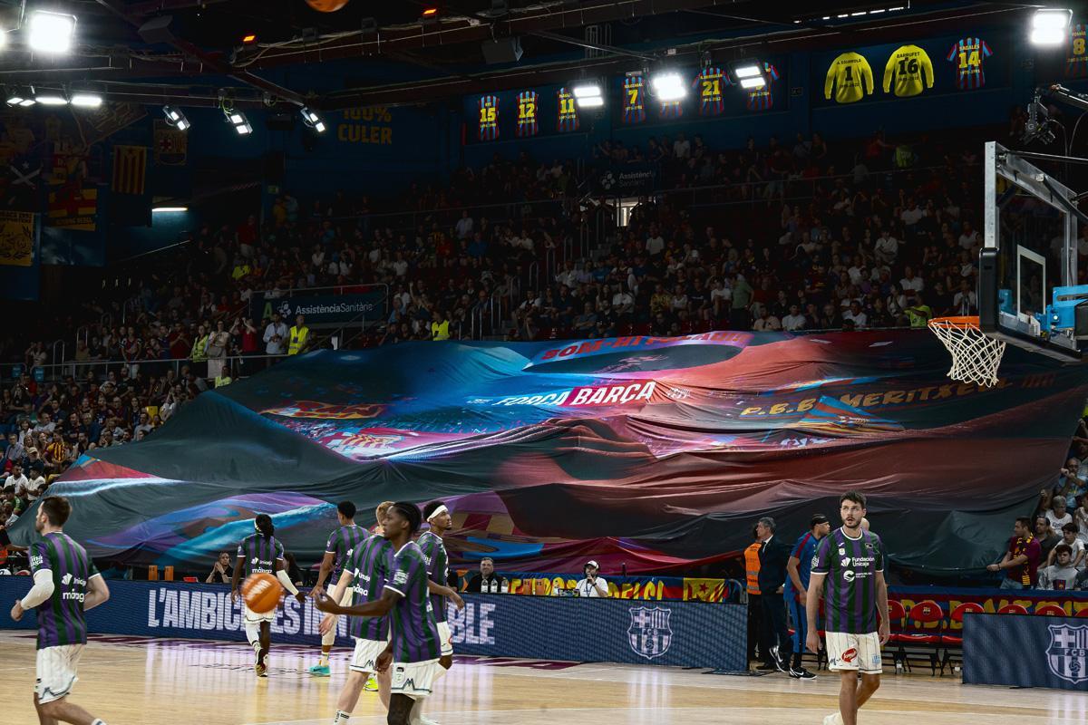 Calentamiento del Unicaja en el Palau Blaugrana