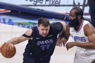 Doncic e Irving despiden a los Clippers de las superestrellas de los playoffs de la NBA