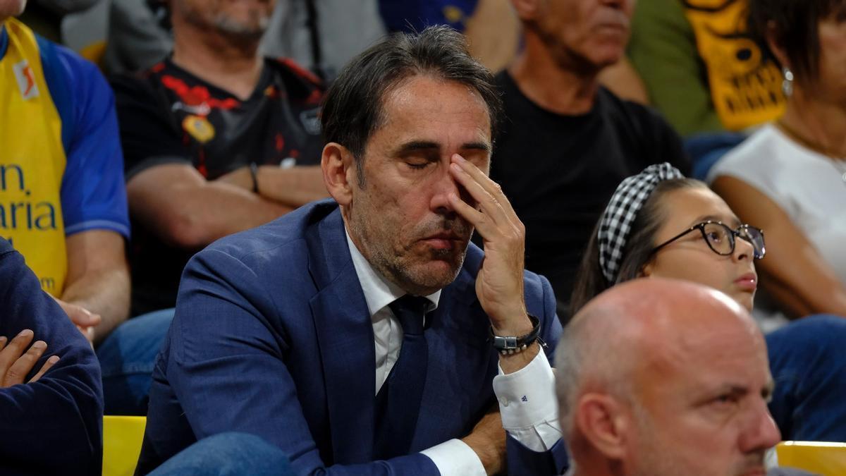 Willy Villar se toca la cara durante un momento del partido que midió al CB Gran Canaria con el Manresa.
