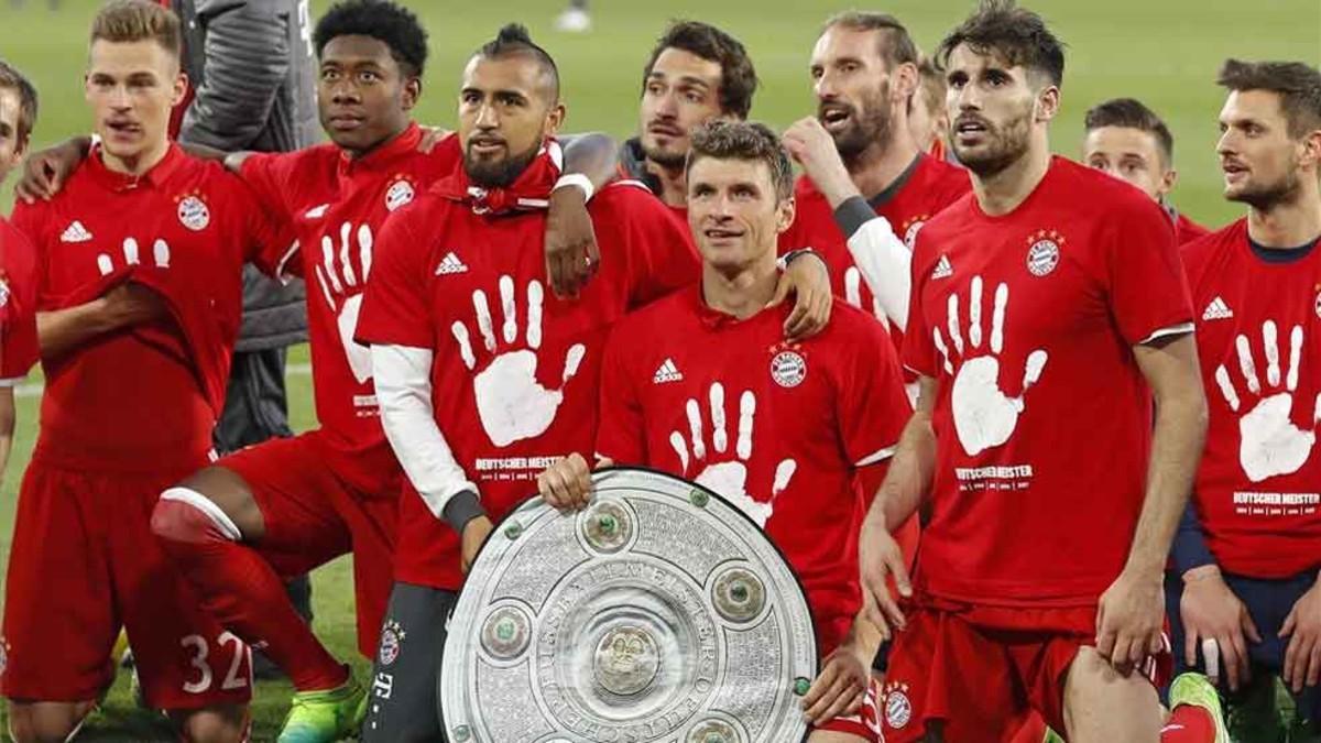 Los jugadores del Bayern, celebrando la consecución de la Bundesliga a falta de tres jornadas