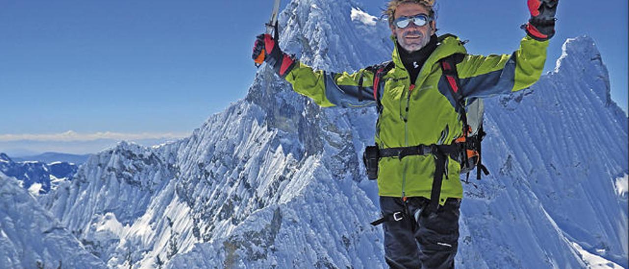 El alpinista Juan Diego Amador, en una imagen en el corazón de los Andes peruanos.