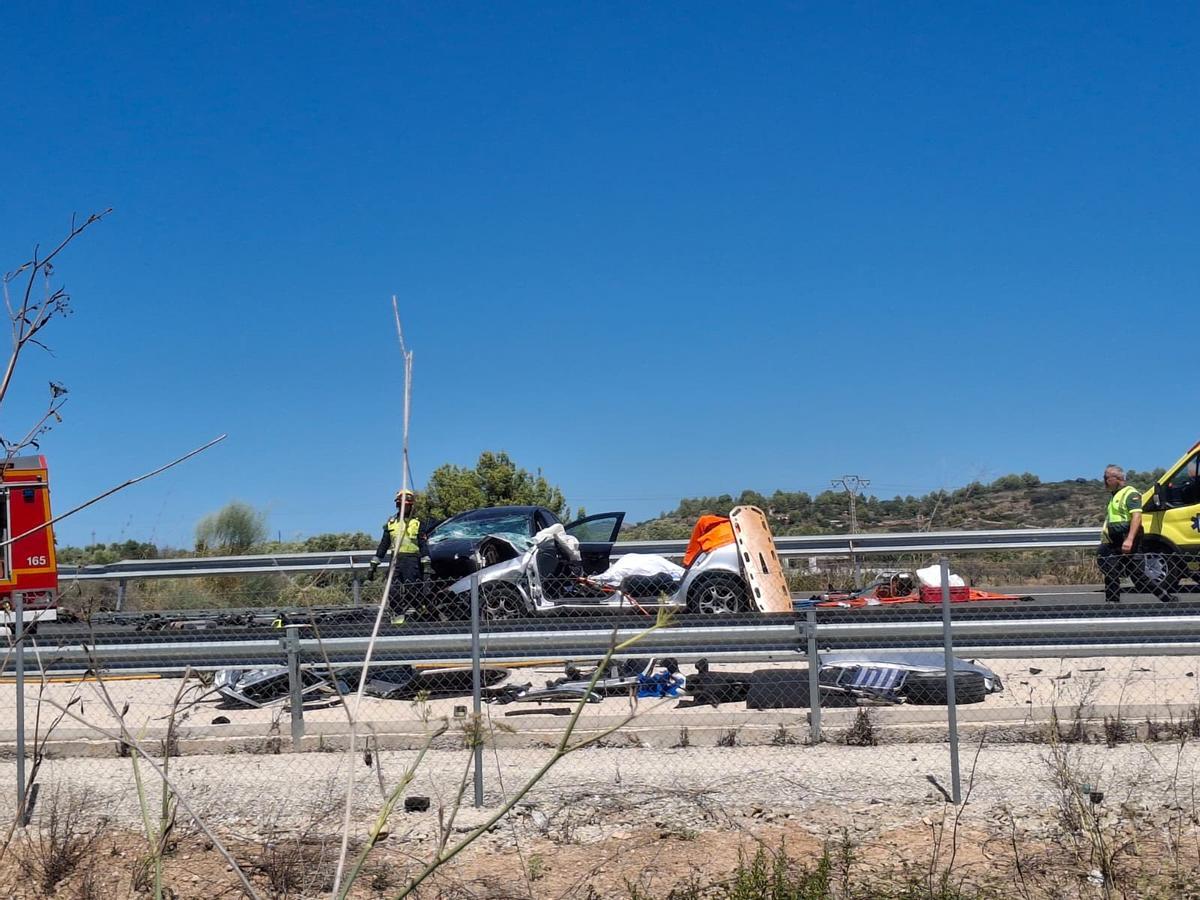 Dos fallecidos y dos heridos graves en un brutal accidente de tráfico en Benissa