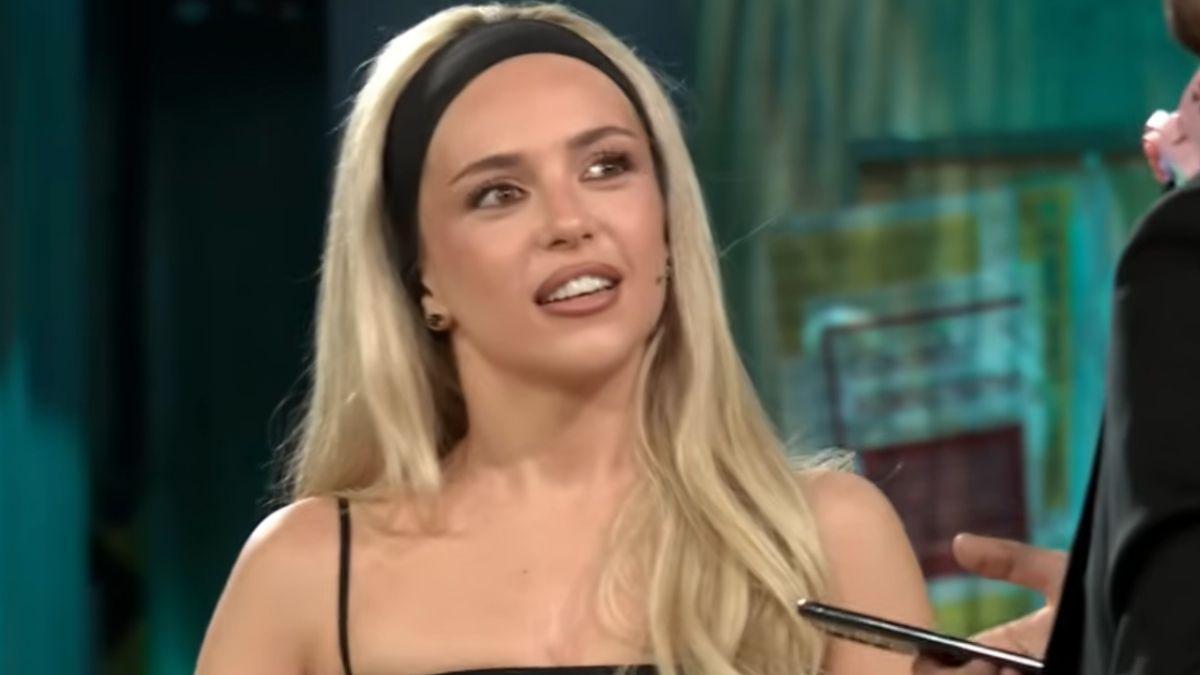 Ana Mena reconoce que ella misma filtra sus canciones sin querer