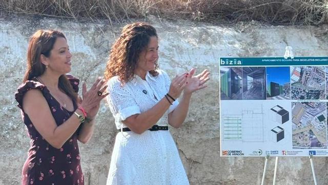 La alcaldesa de Cuarte de Huerva en la presentación de los aparcamientos BIZIA.