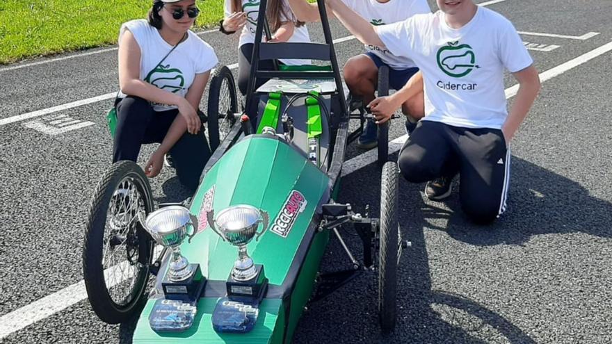 El IES de Nava triunfa en Galicia con un coche eléctrico montado por alumnos