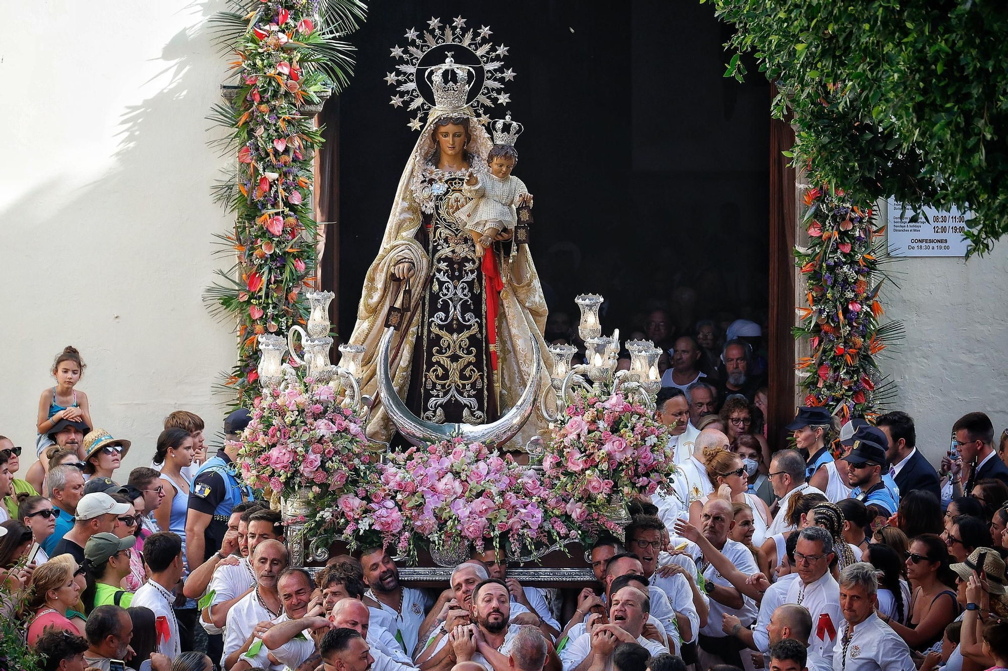 Embarcación de la Virgen del Carmen en el Puerto de la Cruz.