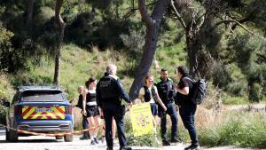 Personas que intentan entrar en la zona restringida de Collserola por la peste porcina