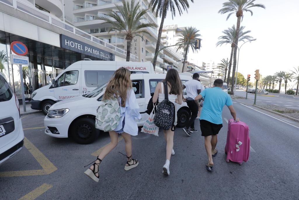 Salen los primeros estudiantes del hotel covid de Palma