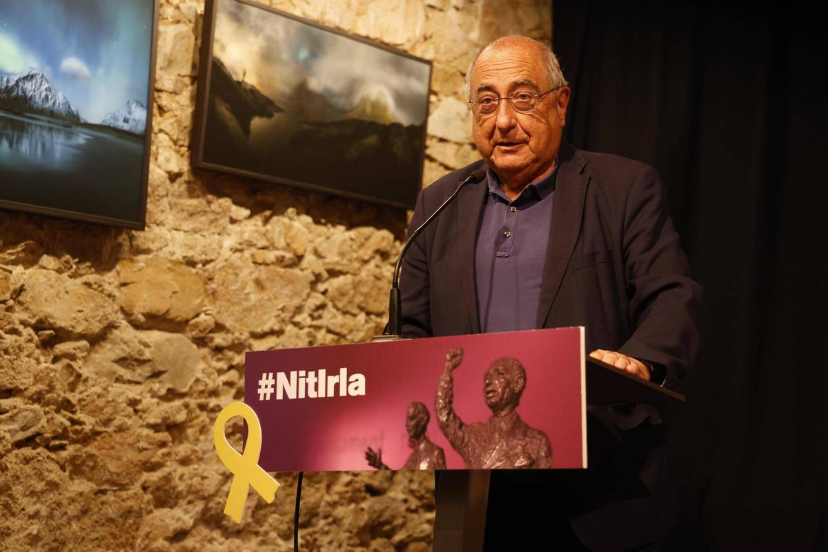 La Fundació Irla premia la tasca de Joaquim Nadal per la seva contribució al foment del català.