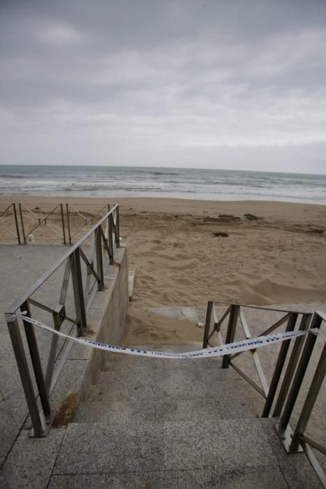 Las playas de Elche están desérticas