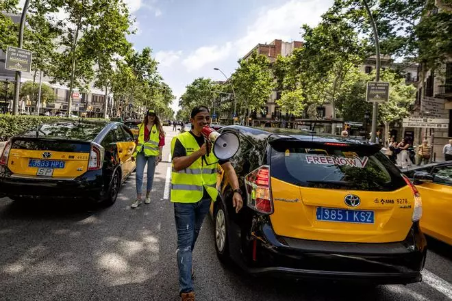 Los taxistas vuelven a protestar en Barcelona convocados por la asociación profesional Élite Taxi contra las VTC ilegales