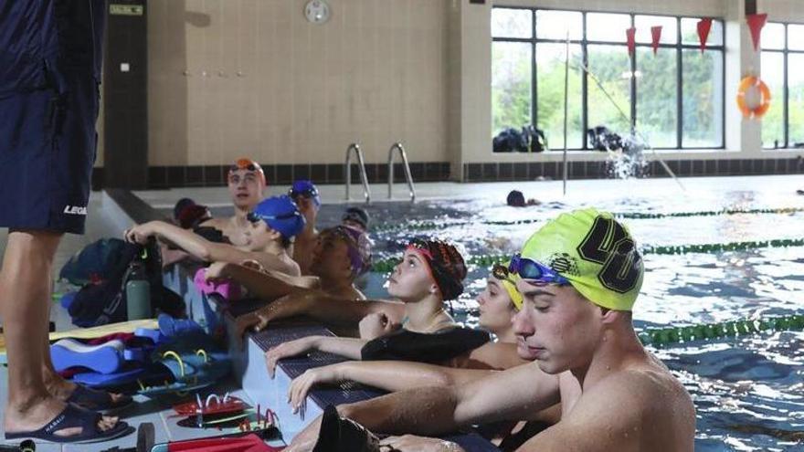 Llanera adjudica la gestión del centro deportivo Santi Cazorla de Lugo en un Pleno que oficializó la dimisión del concejal de Vox Pedro Villafañe