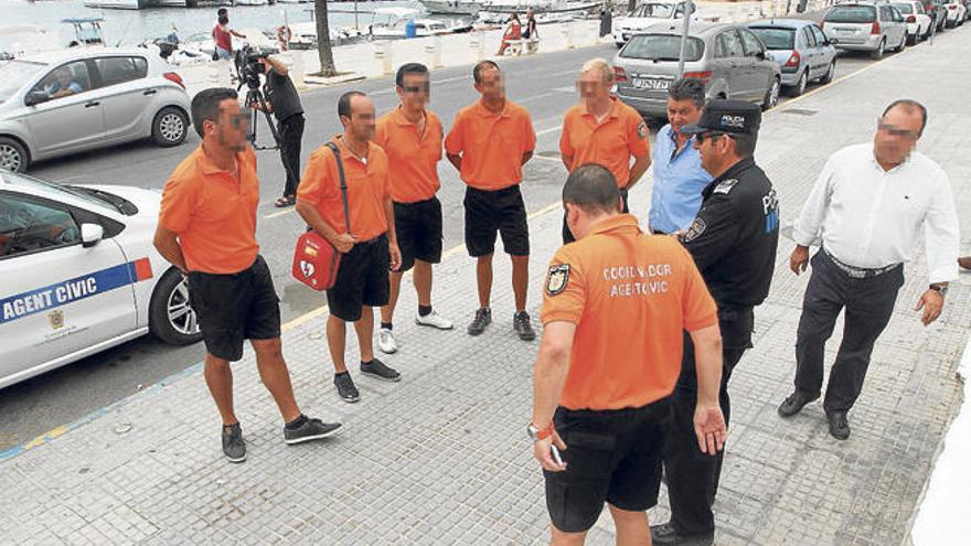 Agentes cívicos de Sant Antoni el día de la presentación del servicio.