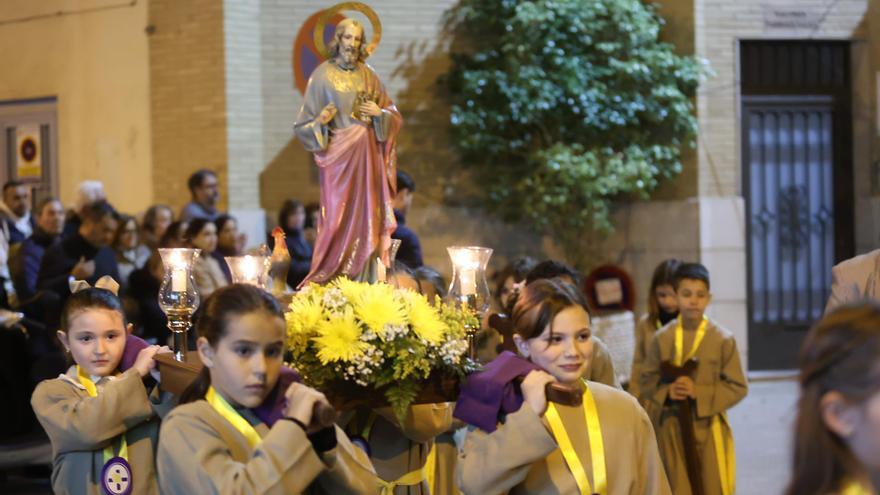 La procesión infantil y juvenil inicia los desfiles de la Semana Santa en Vila-real