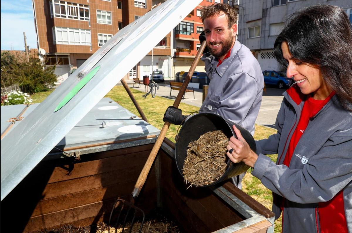 Uno de los composteros comunitarios en el barrio de As Pistas.