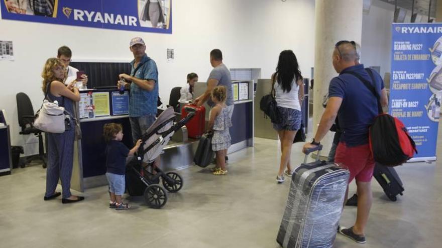 El aeropuerto y el Consell impulsan nuevas acciones promocionales para captar viajeros
