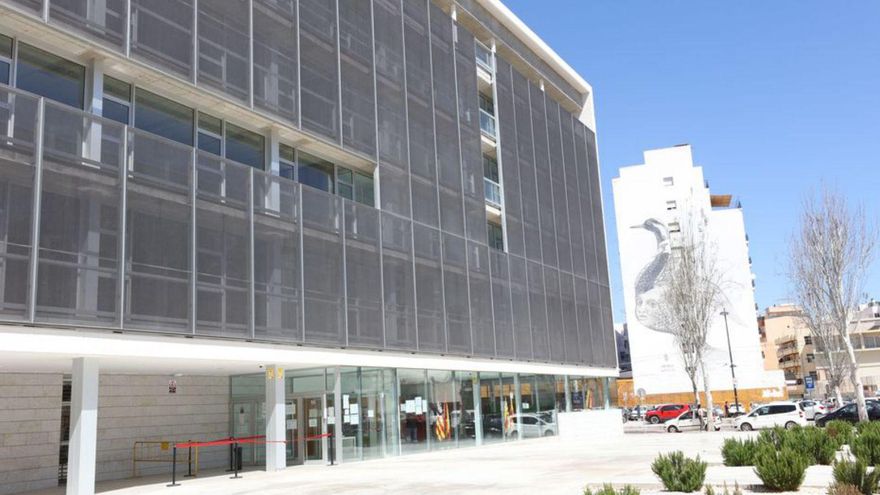 La Audiencia revoca la pena de siete años de cárcel a un condenado por maltrato en Ibiza