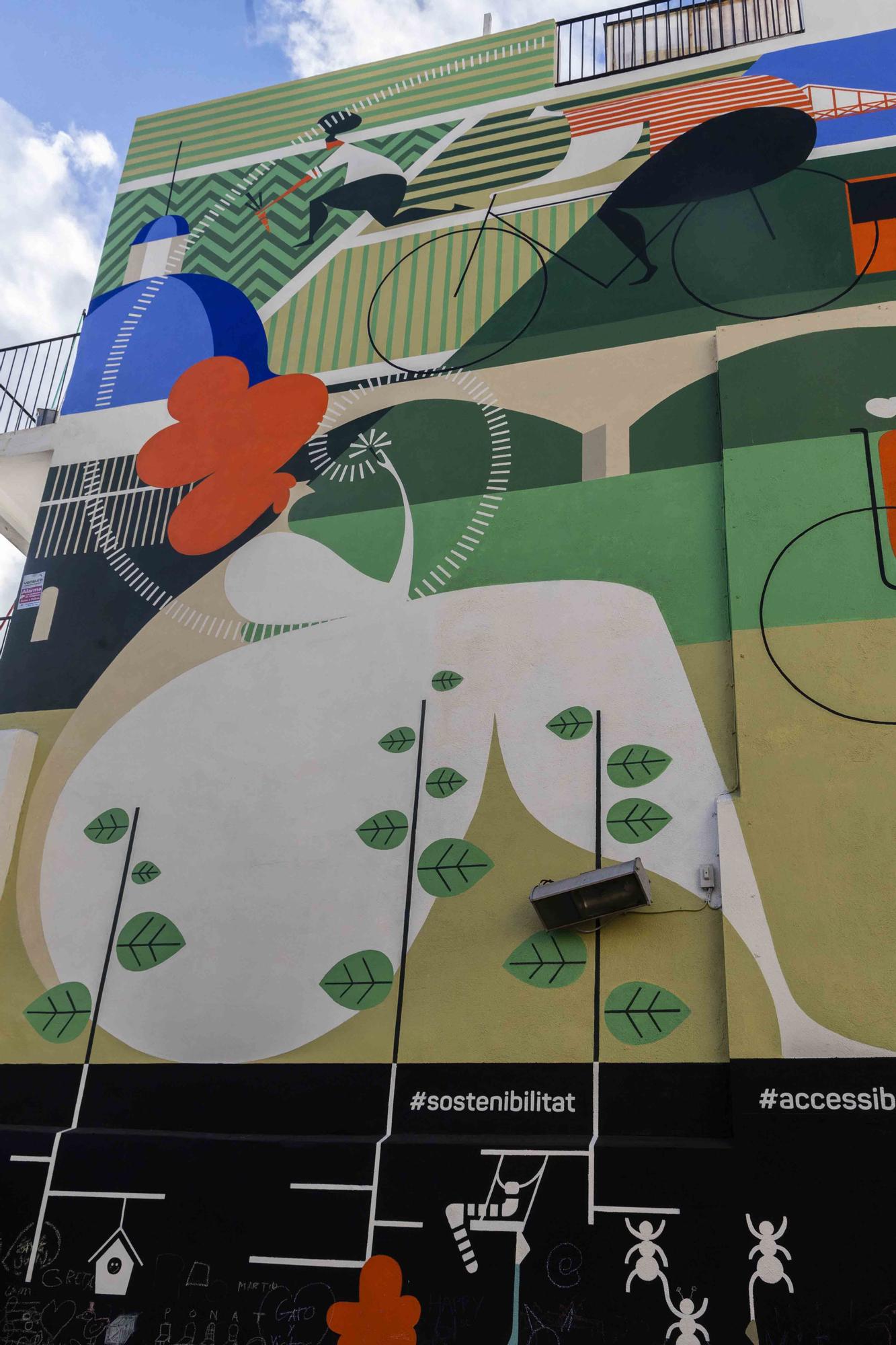 Así es el nuevo mural sobre València en la plaza Mossèn Sorell