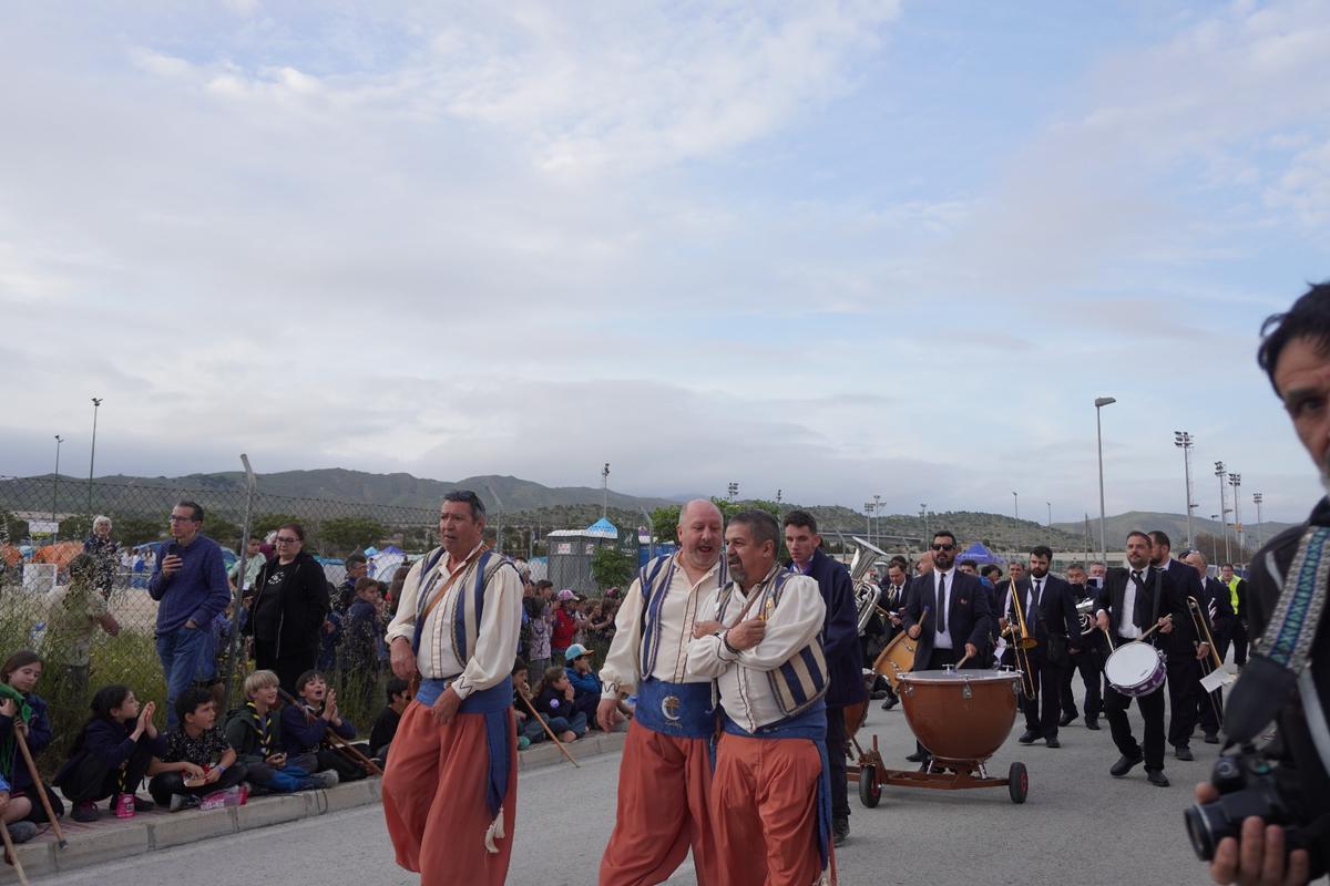 Una marea azul del uniforme scouts inunda El Campello transmitiendo valores y respeto al medio ambiente