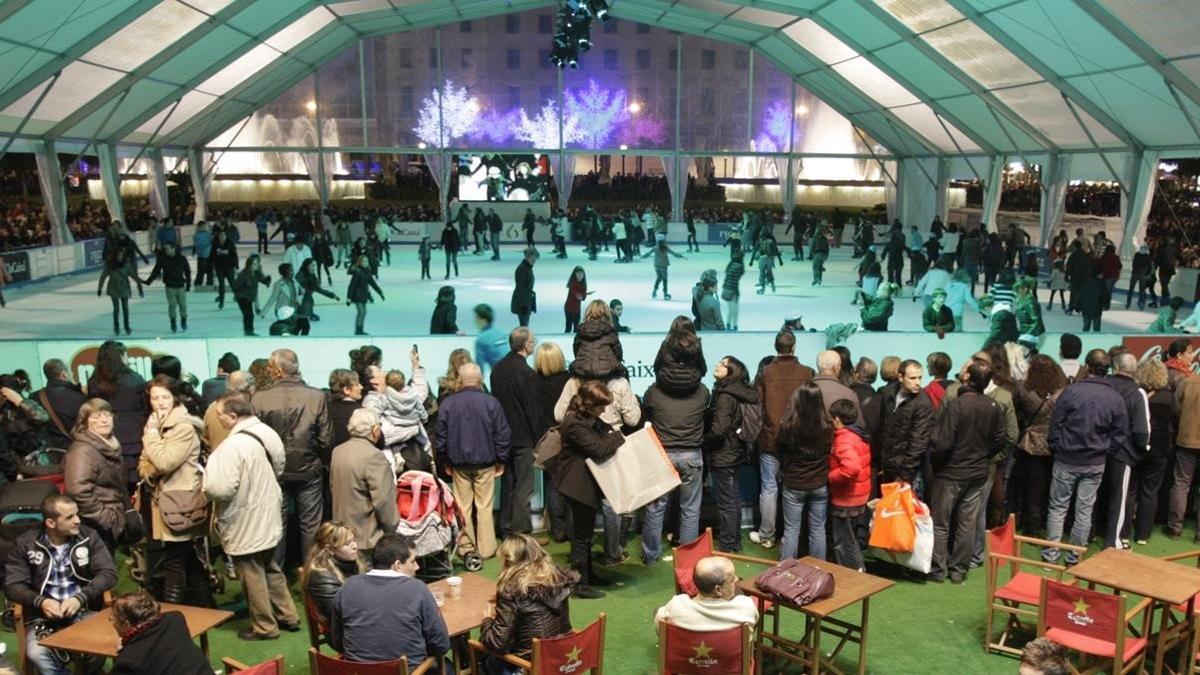 Lleno en la pista de hielo de plaza de Catalunya, en dicembre del 2012. 