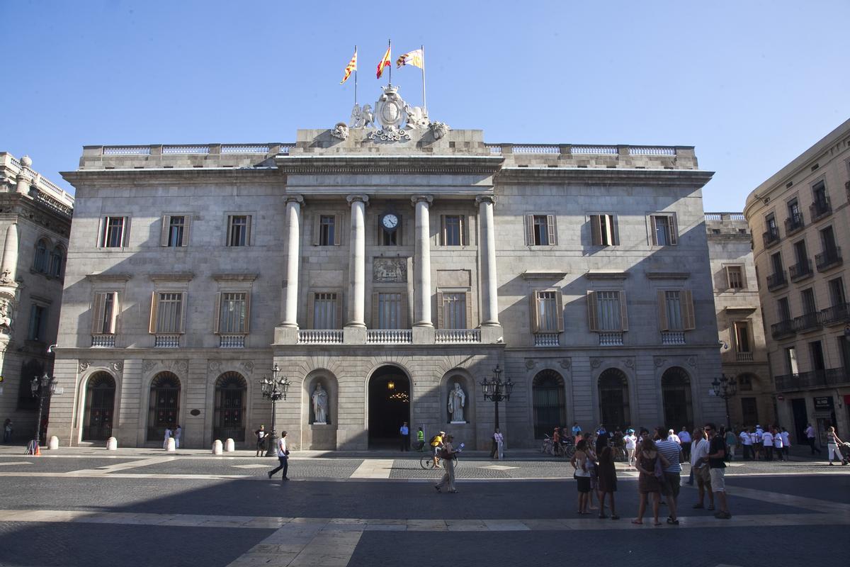 L’Ajuntament de Barcelona denuncia apologia feixista durant el 12-O L’Ajuntament de Barcelona denuncia apologia feixista durant el 12-O