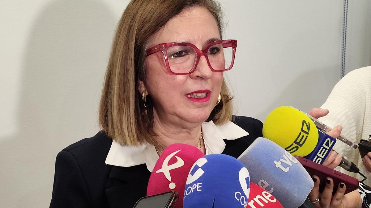 La vicesecretaria de agricultura del Partido Popular de Extremadura, Mercedes Morán, atiende a los medios en una imagen de archivo.
