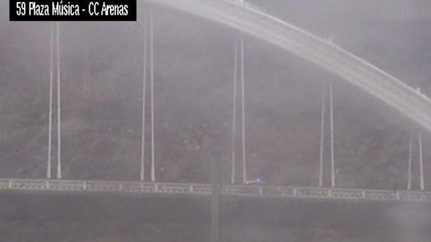 La Policía Nacional evita un suicidio en el puente del Rincón