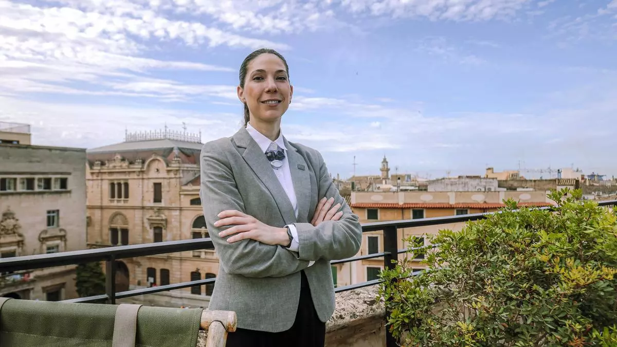 Ana Fuster es la única mujer mallorquina de la nueva promoción de Llaves de Oro de Baleares: "El lujo es comer pan moreno de Búger con sobrassada casera en un velero viendo la Catedral mientras cae el sol"
